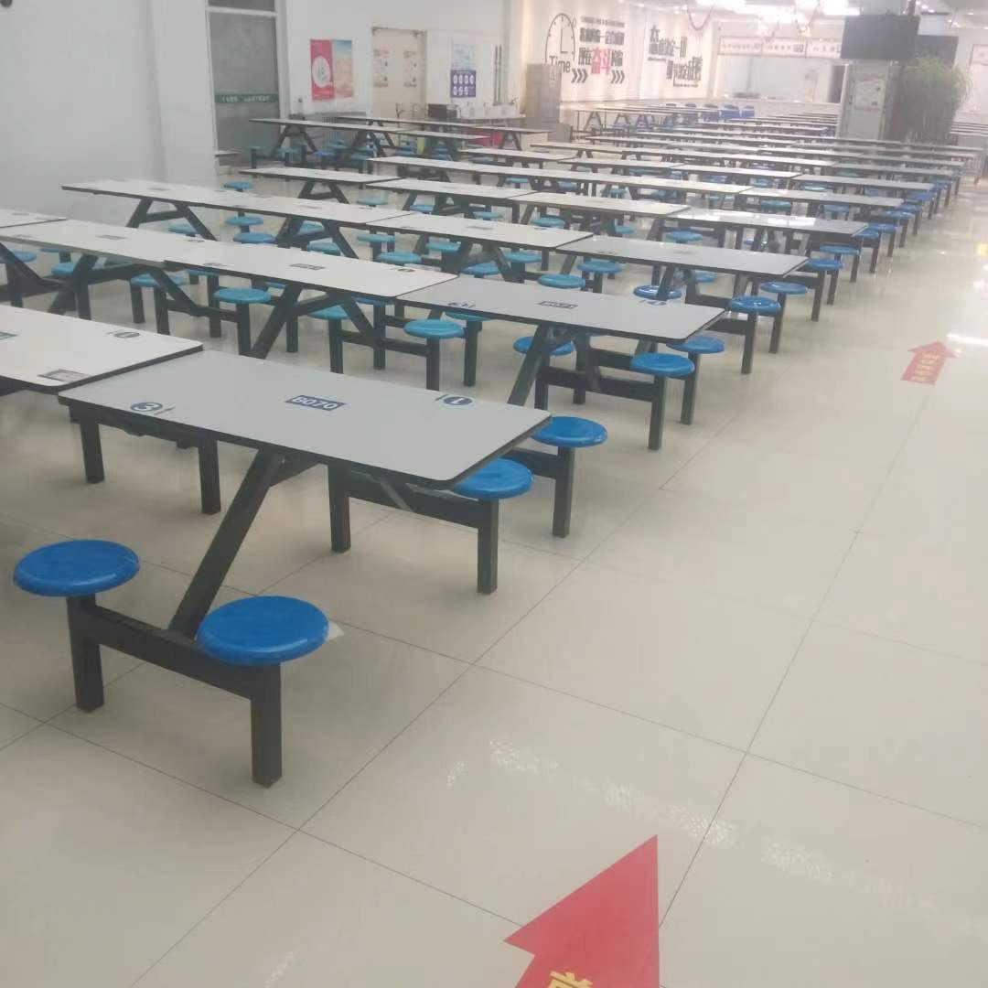 四人連體餐桌.jpg
